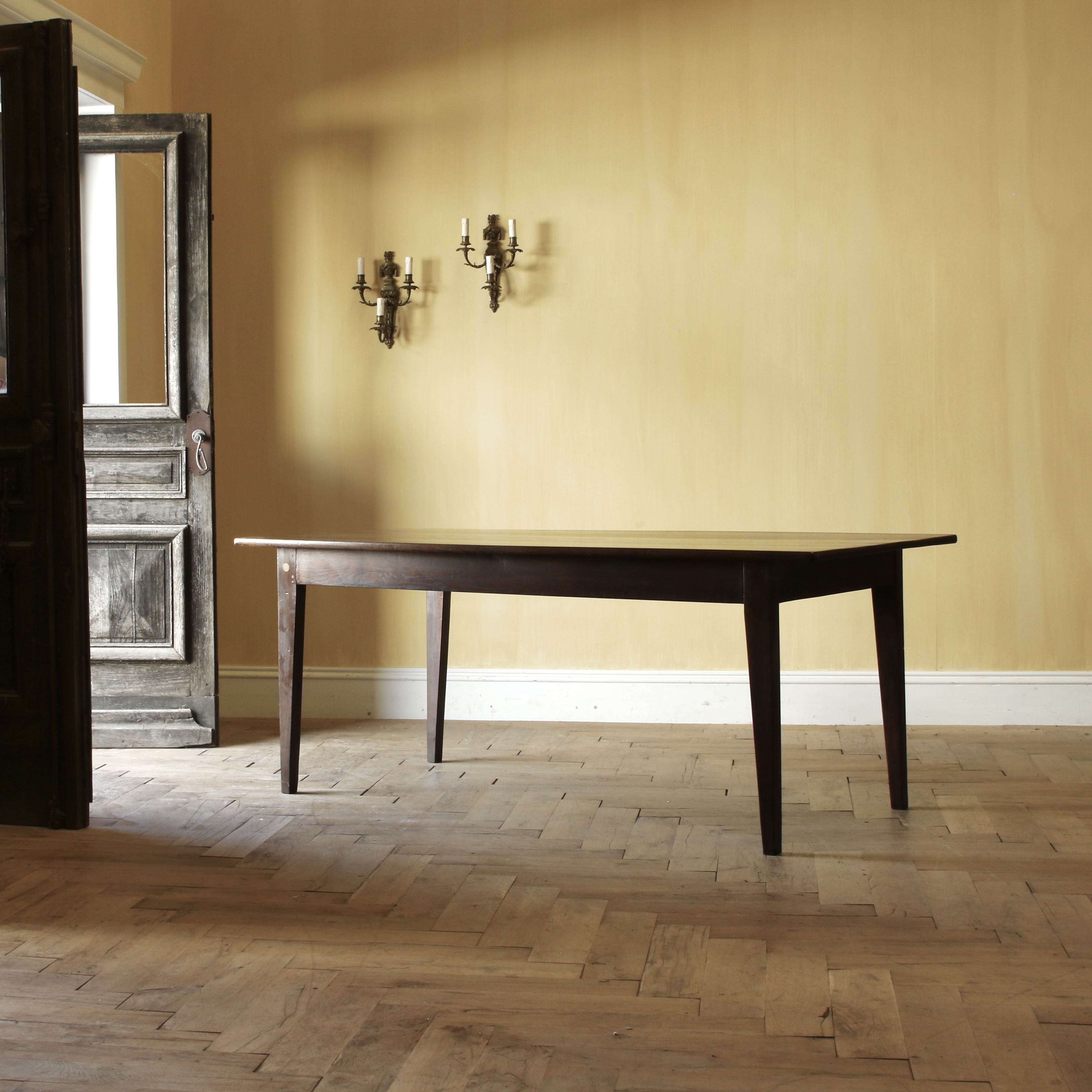 154-03 - French Provincial Dining Table